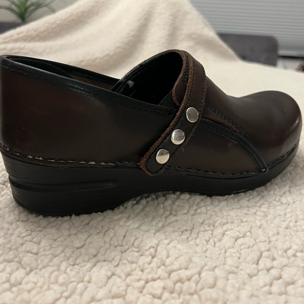 Sanita Cori brown leather clog w strap - Picture 6 of 16
